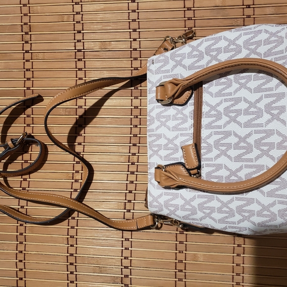 Purse - Picture 1 of 2